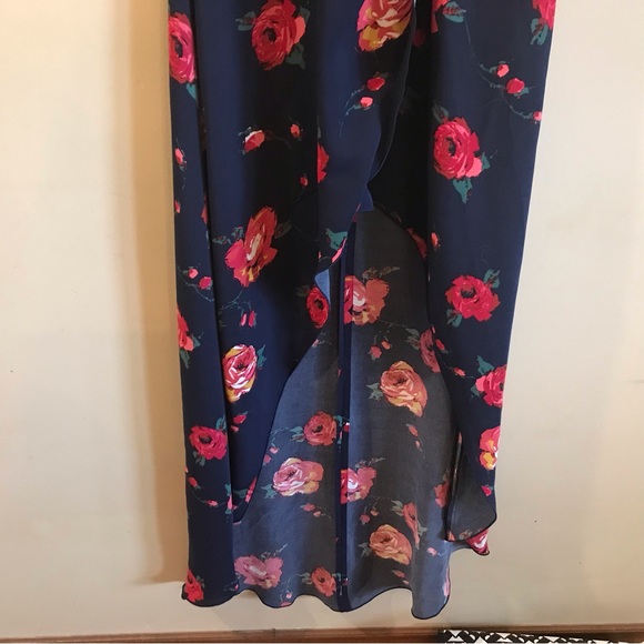 Aritzia Babaton Size 6 Jedd Faux Wrap Floral Dress in Excellent Condition Hi Low - Picture 7 of 8
